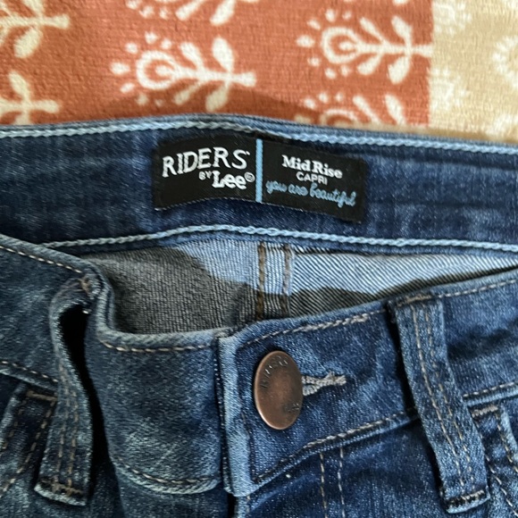 Capris - Picture 3 of 4